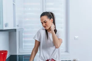 أعراض ألم الرقبة المرتبطة بضرس العقل